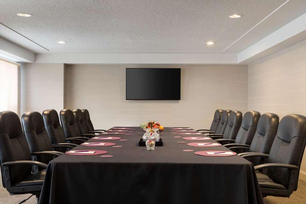 Coast Edmonton Plaza Hotel By Apa Facilități foto